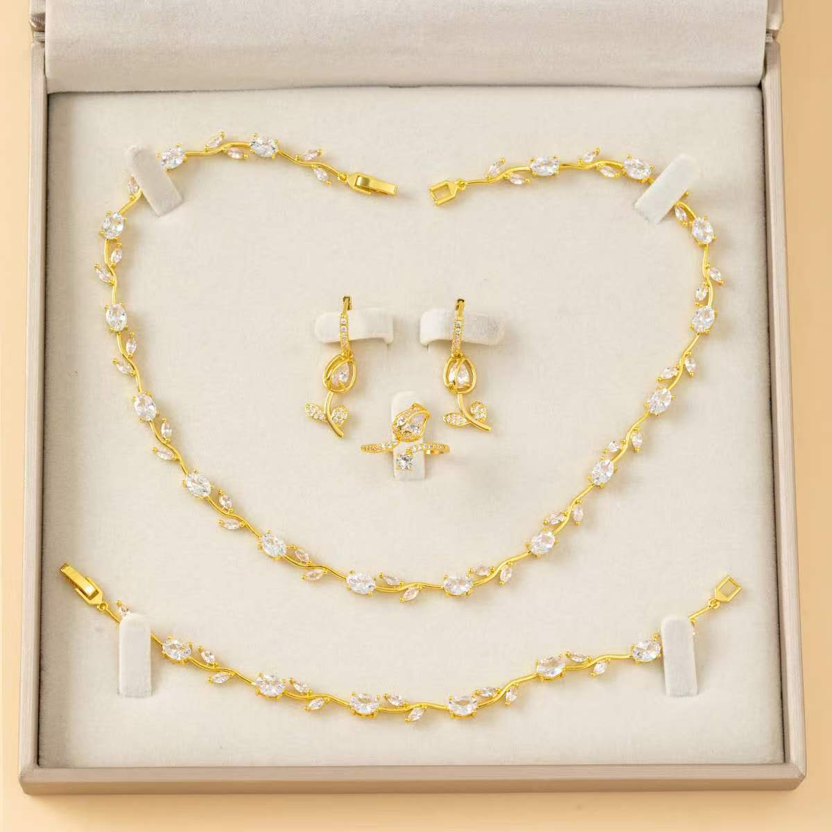 🎄 Christmas Gift Pick 🌷 Crystal-Embellished Leaf & Tulip Jewelry Set – Elegant Floral Design ✨