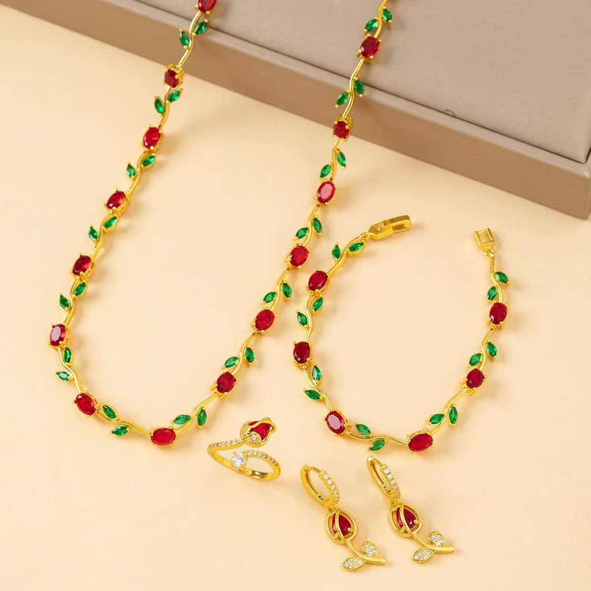 🎄 Christmas Gift Pick 🌷 Crystal-Embellished Leaf & Tulip Jewelry Set – Elegant Floral Design ✨